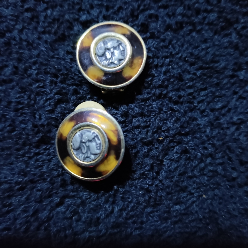 Vintage Women's Anne Klein Clip on Earrings.